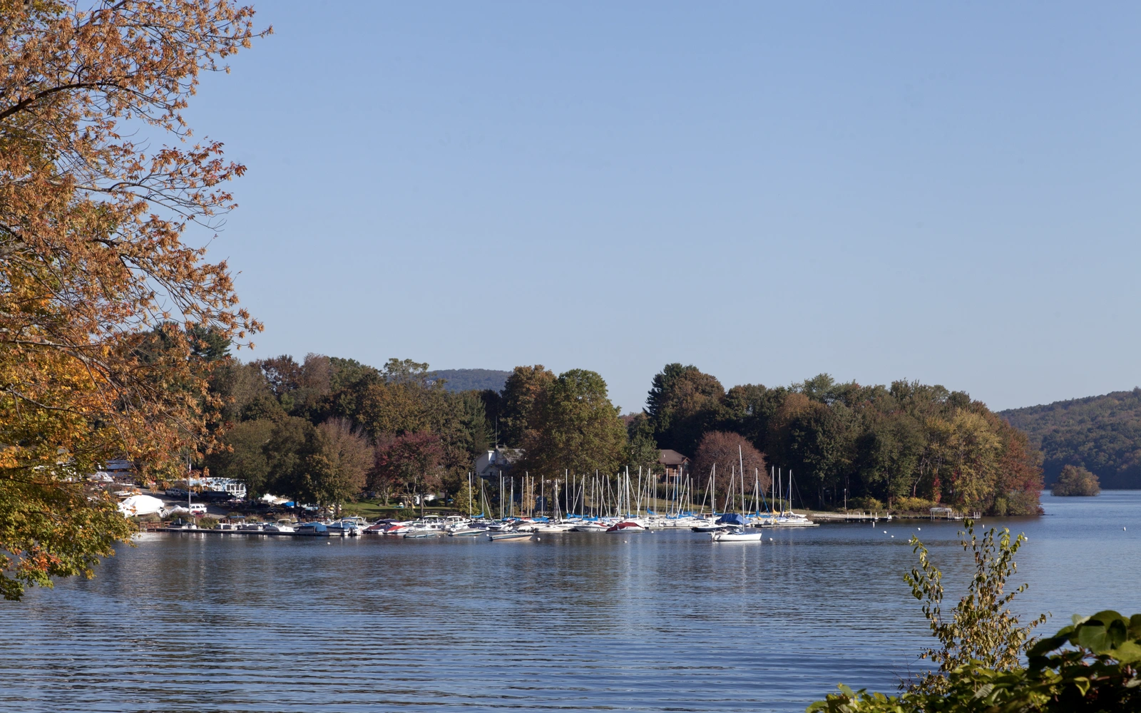 Lake area and mountain land in Meriden
